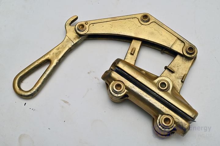 AUTOMATIC COME ALONG CLAMP FOR CONDUCTOR